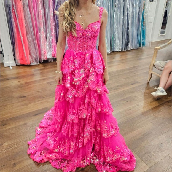 This is such a gorgeous dress. Only wore once for senior prom pics. - Picture 4 of 4